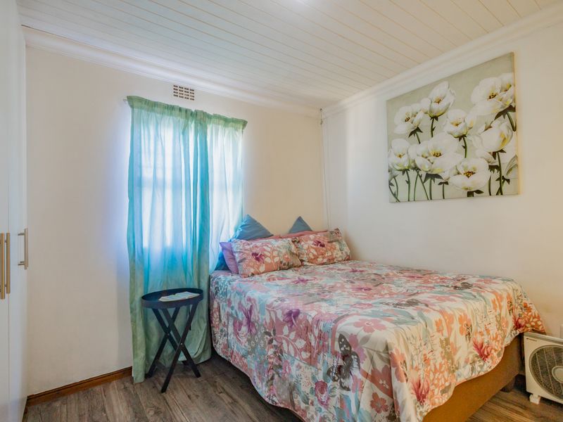 Low maintenance and comfortable home - Photo 3