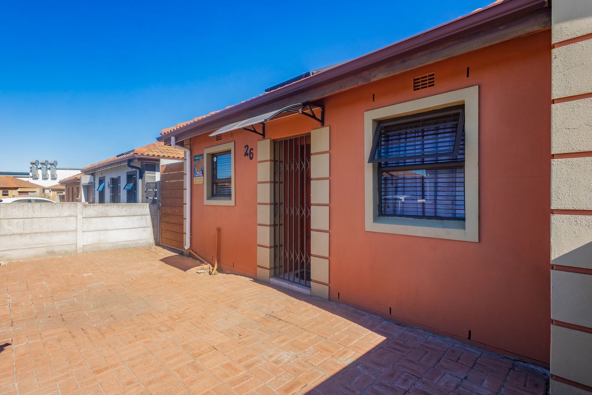 Low maintenance and comfortable home - Photo 2