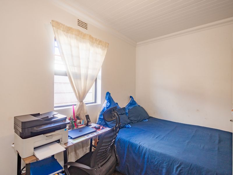 Low maintenance and comfortable home - Photo 8