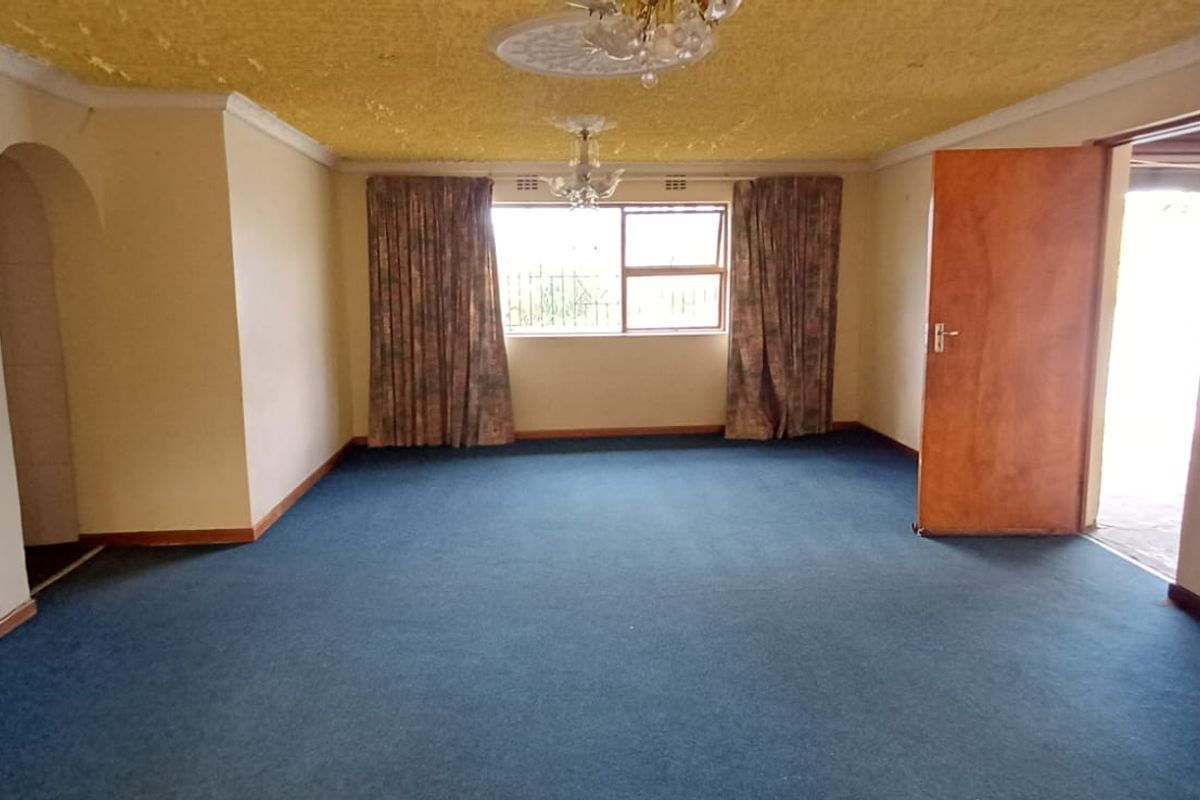 Harcourts Mercantile proudly presents this 4-bedroom family home with two outsiderooms. - Photo 5