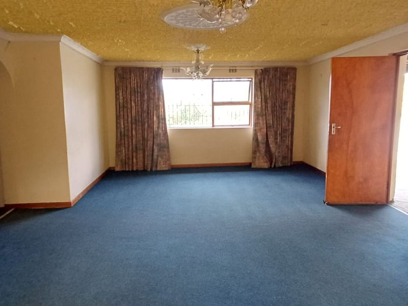 Harcourts Mercantile proudly presents this 4-bedroom family home with two outsiderooms. - Photo 5