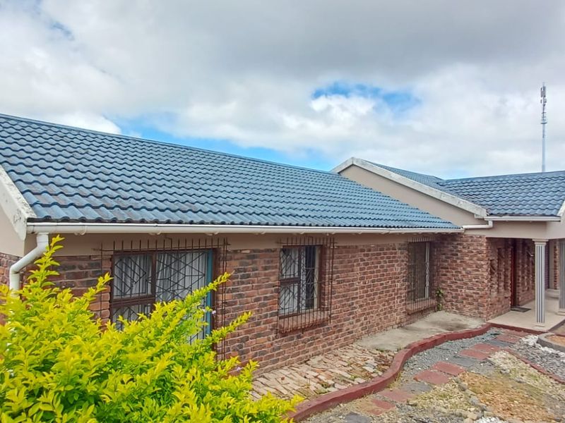 Harcourts Mercantile proudly presents this 4-bedroom family home with two outsiderooms. - Photo 2