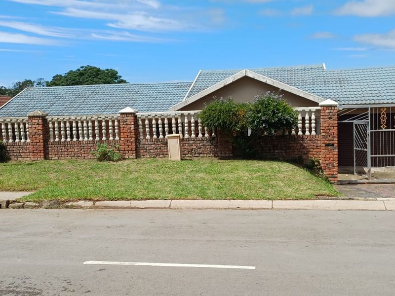 Harcourts Mercantile proudly presents this 4-bedroom family home with two outsiderooms. - Photo 10
