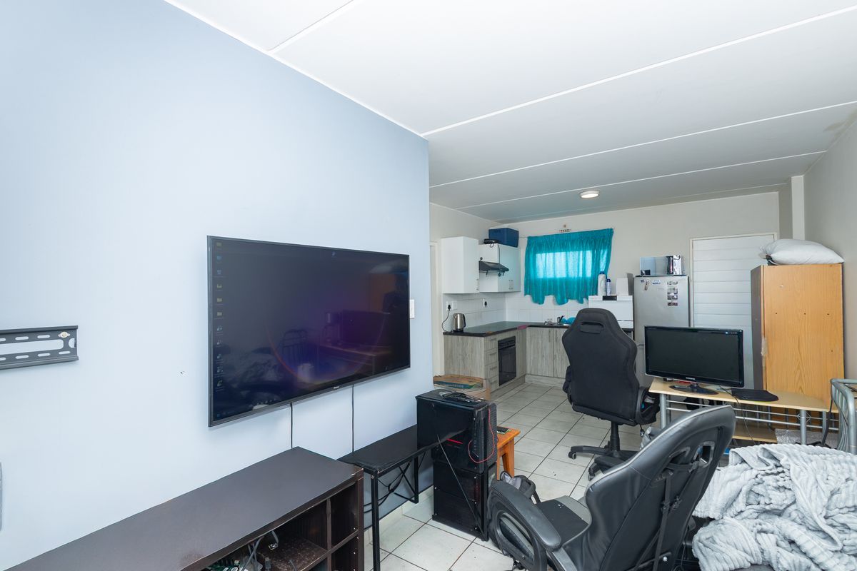 Modern and Functional 1 Bedroom Apartment – Ideal Lock Up and Go - Photo 2