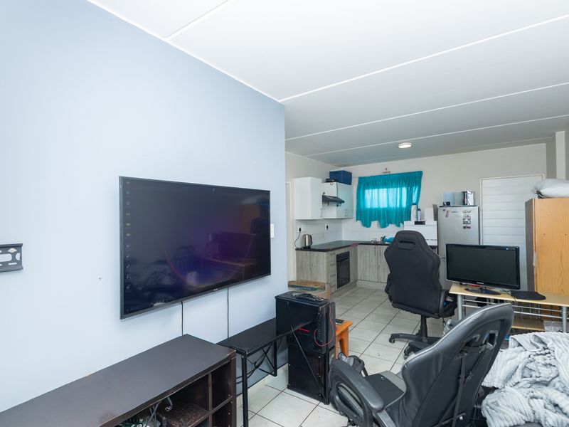 Modern and Functional 1 Bedroom Apartment – Ideal Lock Up and Go - Photo 2