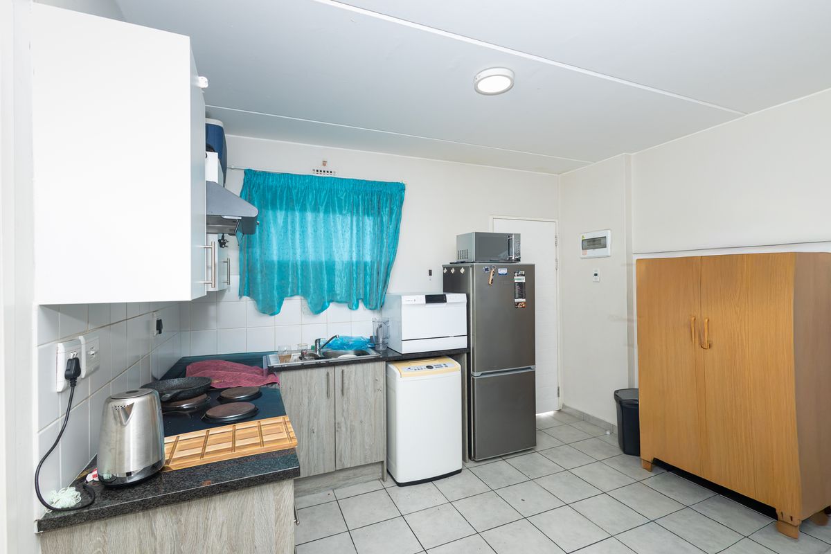 Modern and Functional 1 Bedroom Apartment – Ideal Lock Up and Go - Photo 3