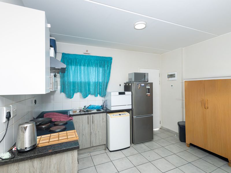 Modern and Functional 1 Bedroom Apartment – Ideal Lock Up and Go - Photo 3