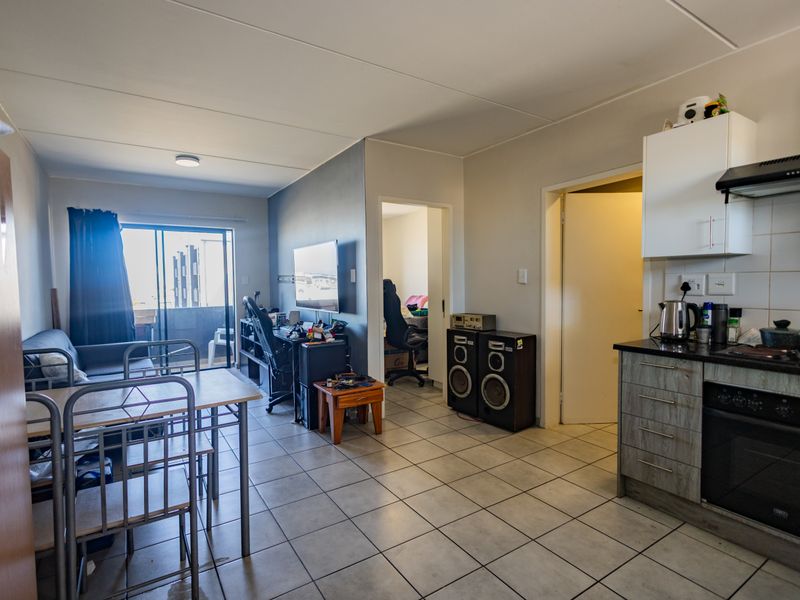 Sleek and Functional One Bedroom Apartment – Ideal for Easy, Secure Living - Photo 2