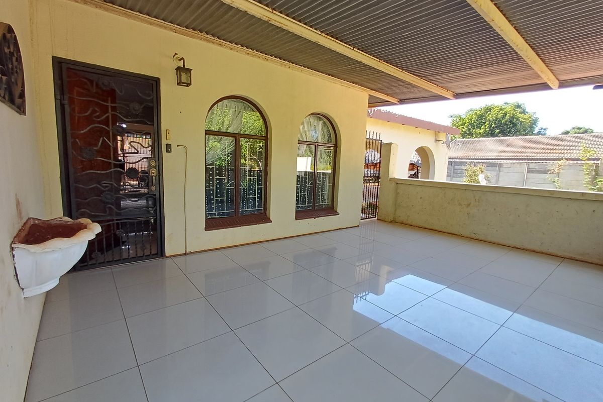 A home in a cul-de-sac brings a different kind of peace. - Photo 2