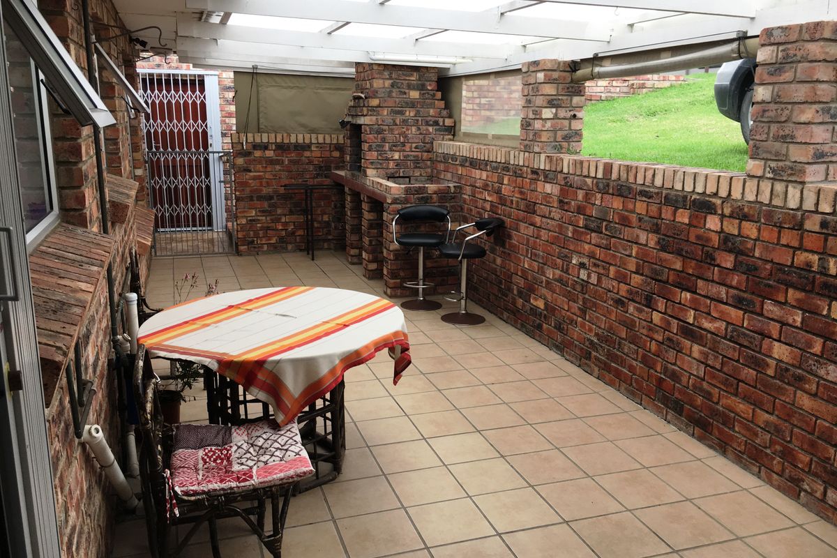 Relaxed Resort-Style Living by the Sea - Photo 4