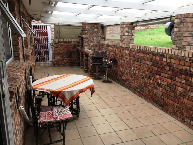 Relaxed Resort-Style Living by the Sea - Photo 4