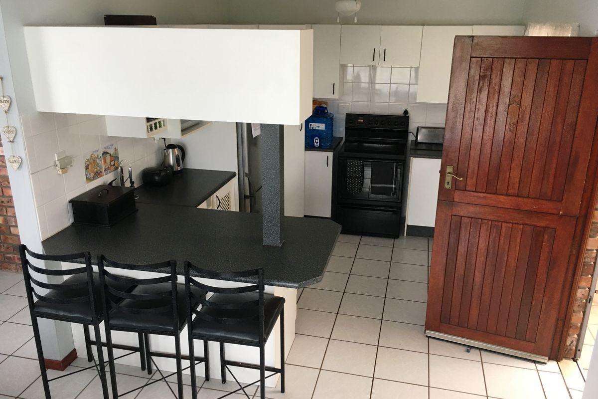 Relaxed Resort-Style Living by the Sea - Photo 5