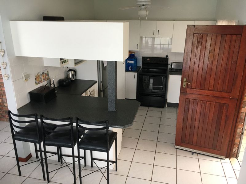 Relaxed Resort-Style Living by the Sea - Photo 5