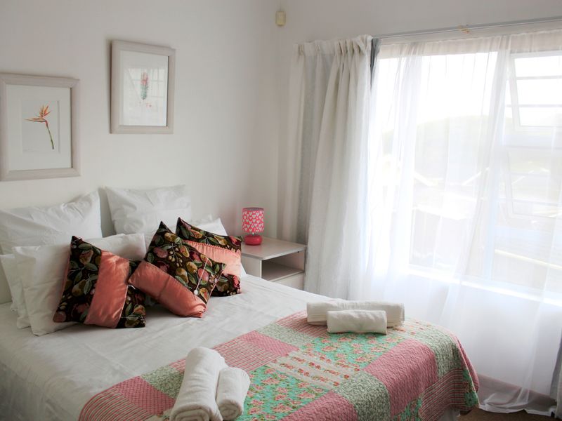 Relaxed Resort-Style Living by the Sea - Photo 10