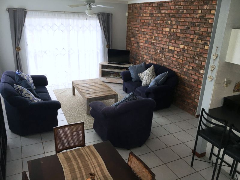 Relaxed Resort-Style Living by the Sea - Photo 8