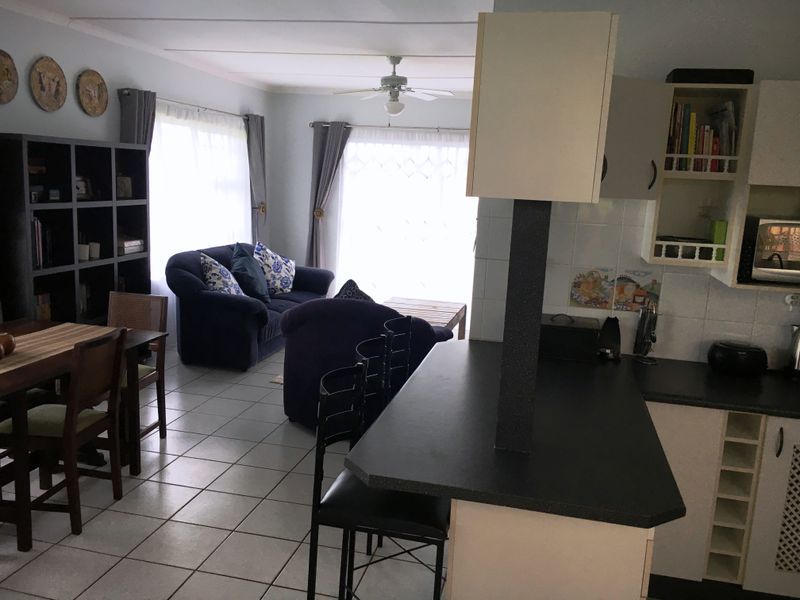 Relaxed Resort-Style Living by the Sea - Photo 6