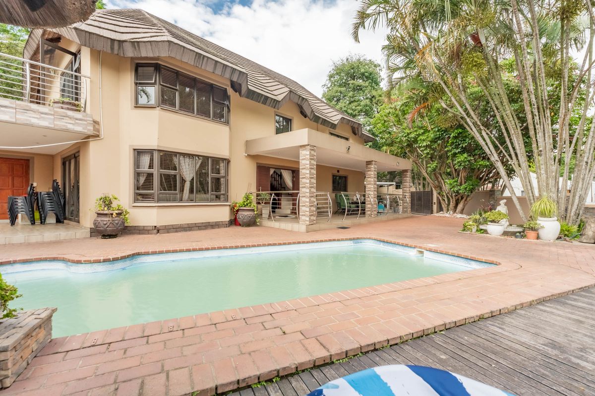 Resort Style Living in Cowies Hill - Photo 3