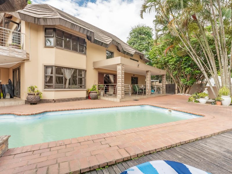 Resort Style Living in Cowies Hill - Photo 3