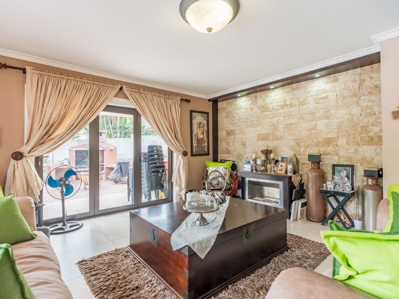 Resort Style Living in Cowies Hill - Photo 10