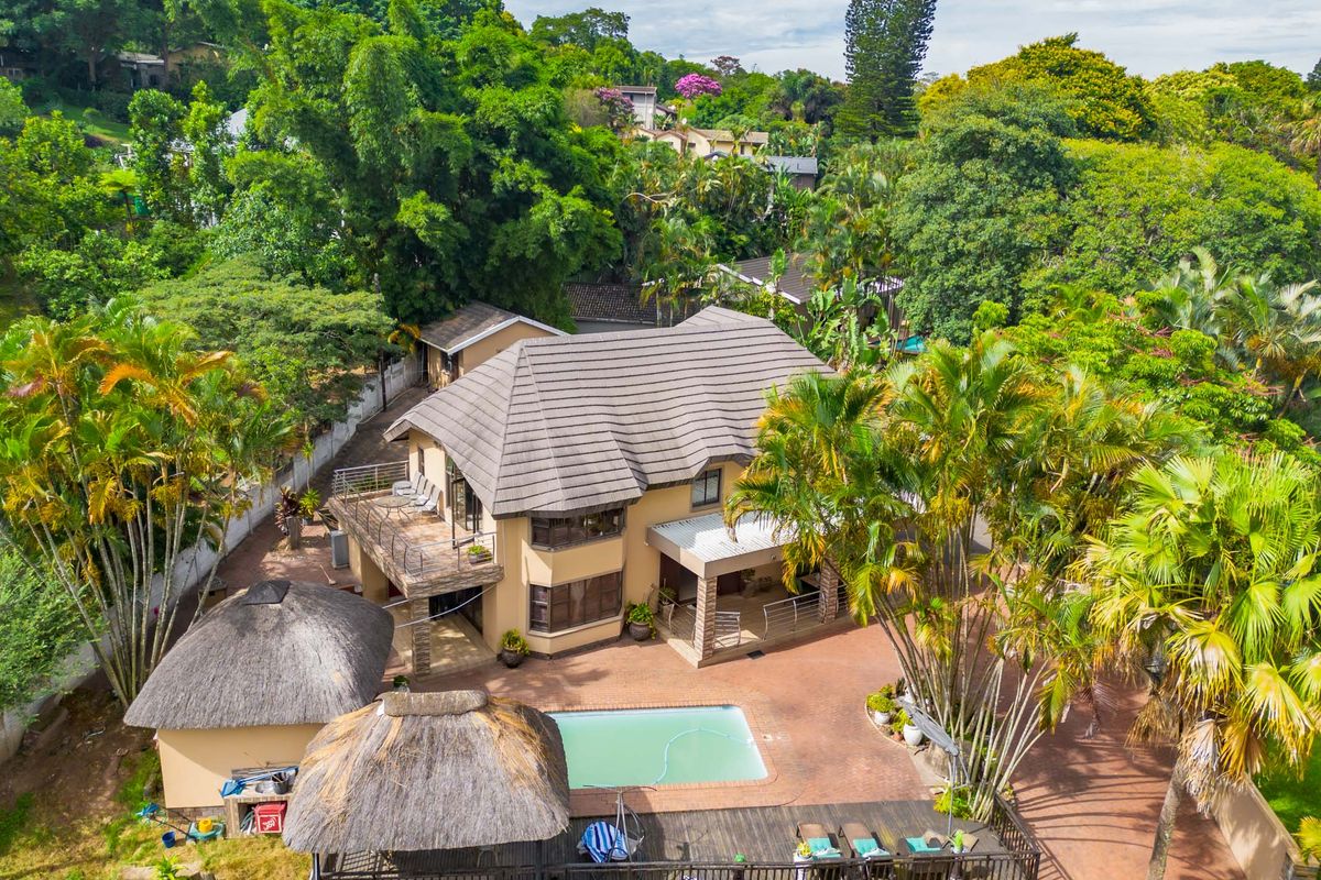 Resort Style Living in Cowies Hill - Photo 2