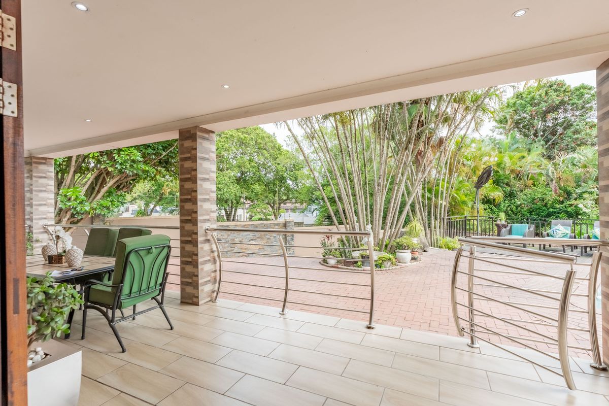 Resort Style Living in Cowies Hill - Photo 4