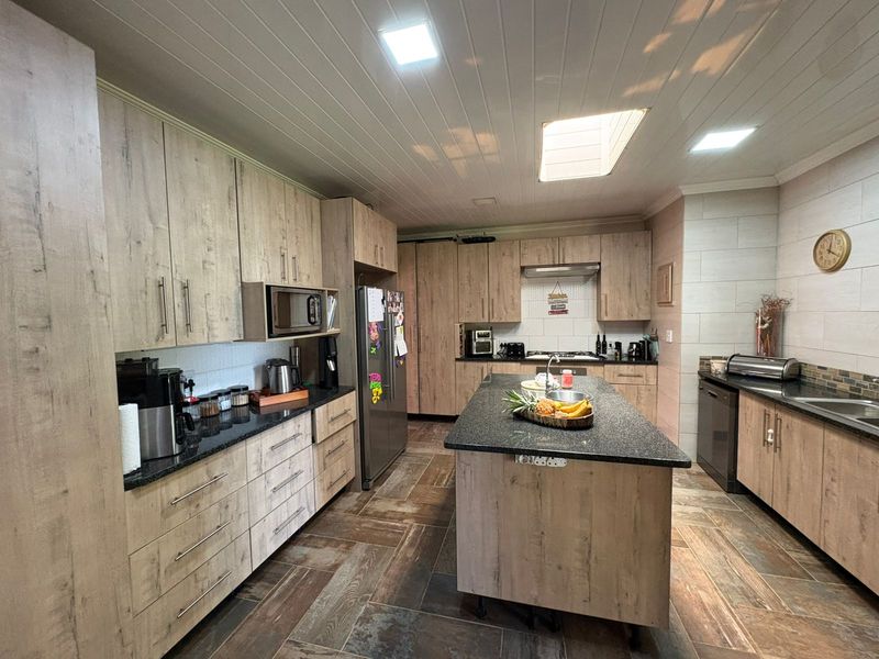 Spacious Family Home Designed for Comfortable Living & Memorable Moments - Photo 3