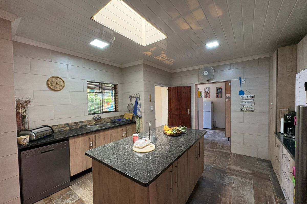 Spacious Family Home Designed for Comfortable Living & Memorable Moments - Photo 4