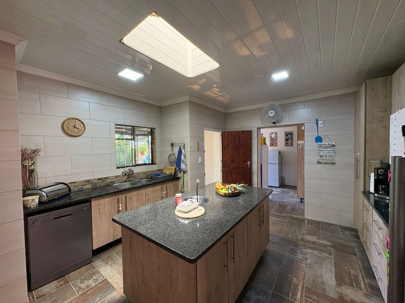 Spacious Family Home Designed for Comfortable Living & Memorable Moments - Photo 4