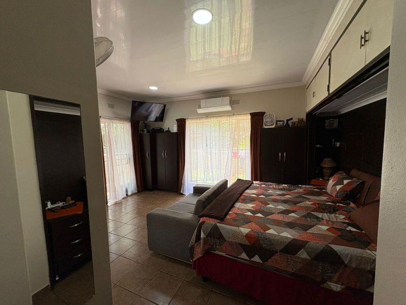 Spacious Family Home Designed for Comfortable Living & Memorable Moments - Photo 10