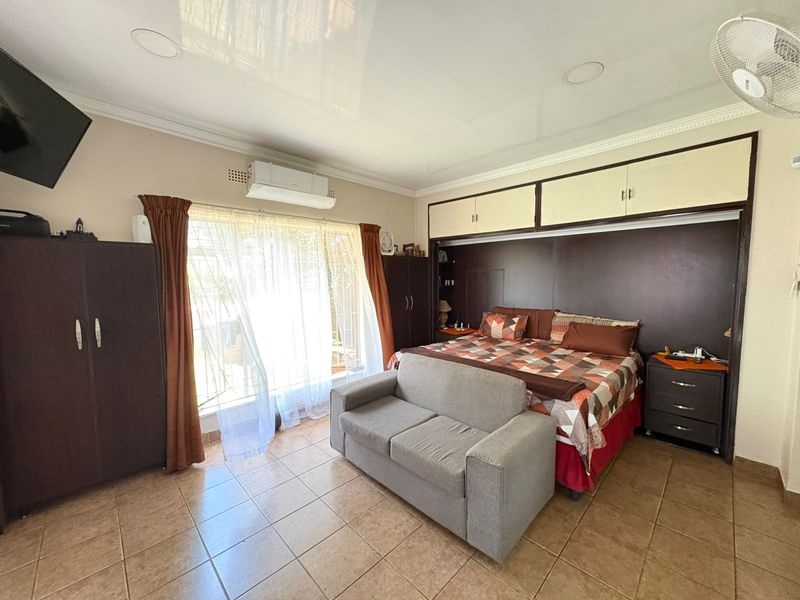 Spacious Family Home Designed for Comfortable Living & Memorable Moments - Photo 9