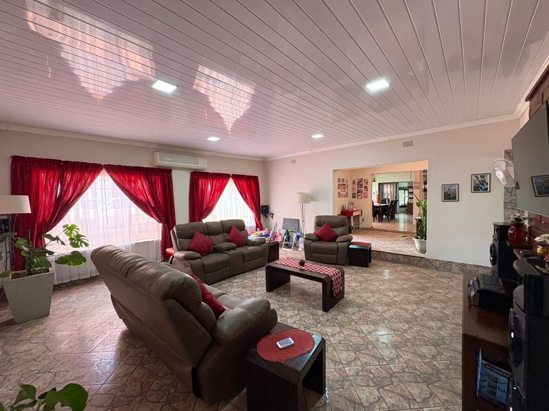 Spacious Family Home Designed for Comfortable Living & Memorable Moments - Photo 6
