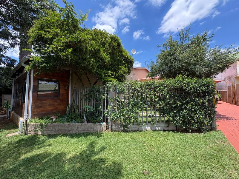 Spacious Family Home Designed for Comfortable Living & Memorable Moments - Photo 2