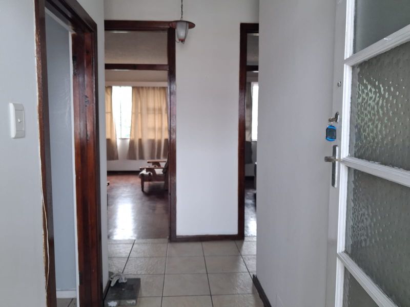 Spacious one bedroom apartment with private balcony – Southernwood - R7000 per month - Photo 4