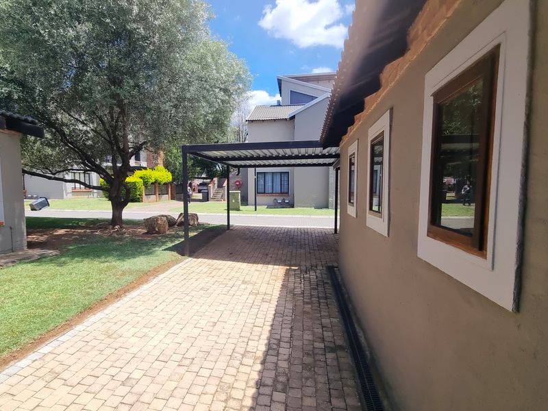 Charming 4-bedroom home in Wedgewood, Waterval East - Rustenburg! - Photo 3