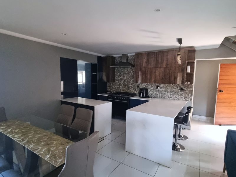 Charming 4-bedroom home in Wedgewood, Waterval East - Rustenburg! - Photo 6