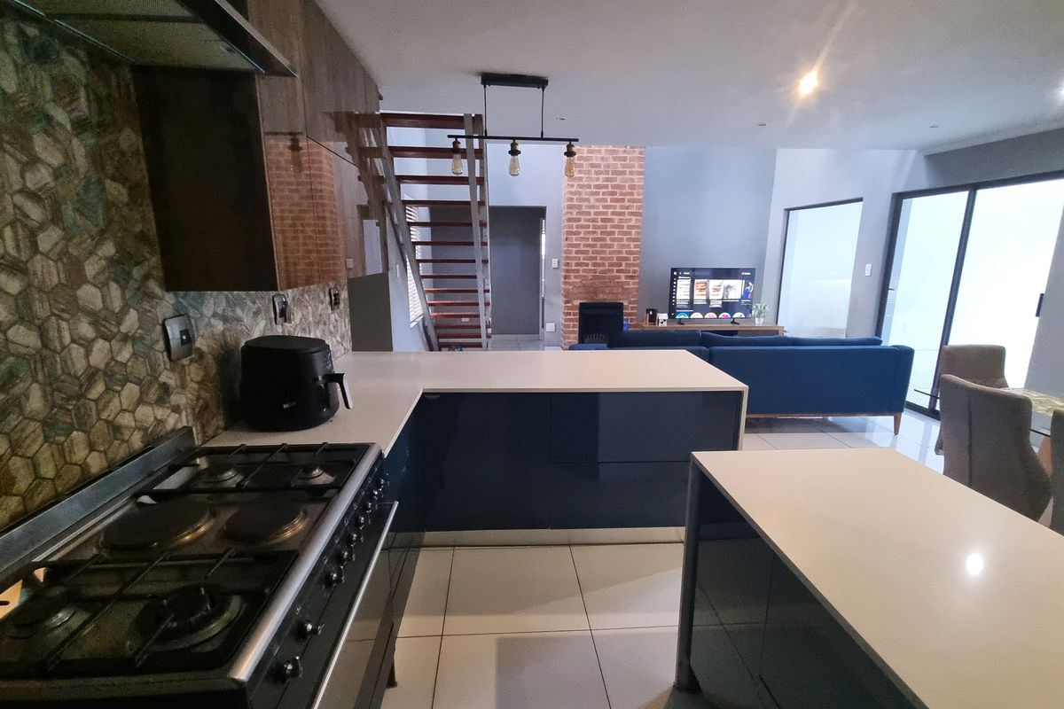 Charming 4-bedroom home in Wedgewood, Waterval East - Rustenburg! - Photo 4