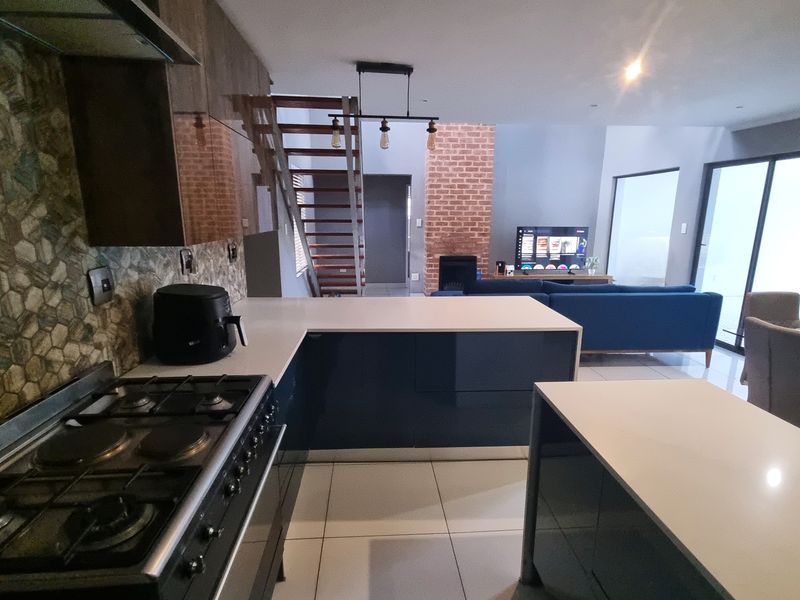 Charming 4-bedroom home in Wedgewood, Waterval East - Rustenburg! - Photo 4