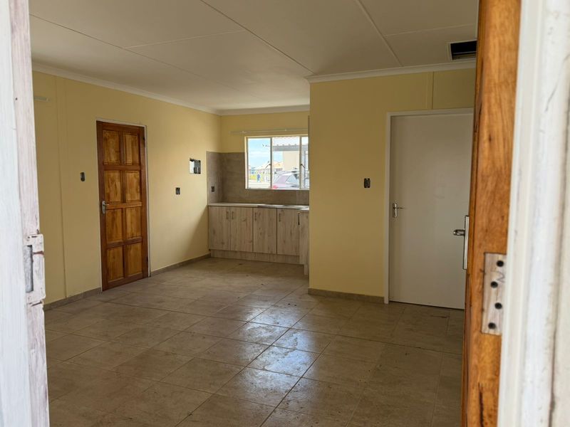 Introducing a charming two Bedroom . - Photo 3