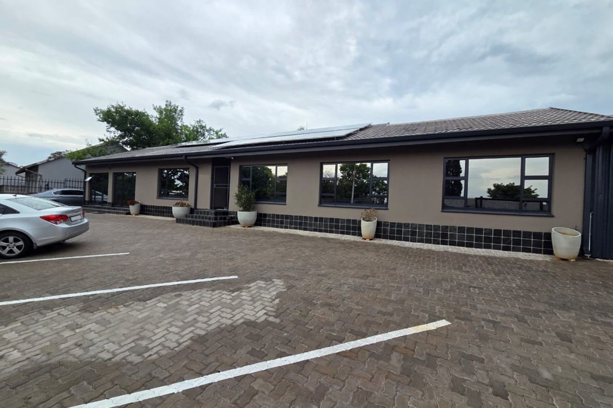 Expansive and Versatile Living on a Generous Stand - Photo 3