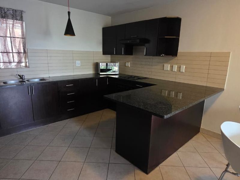 Spacious 3-Bedroom Townhouse in Brooklands Lifestyle Estate - Photo 2