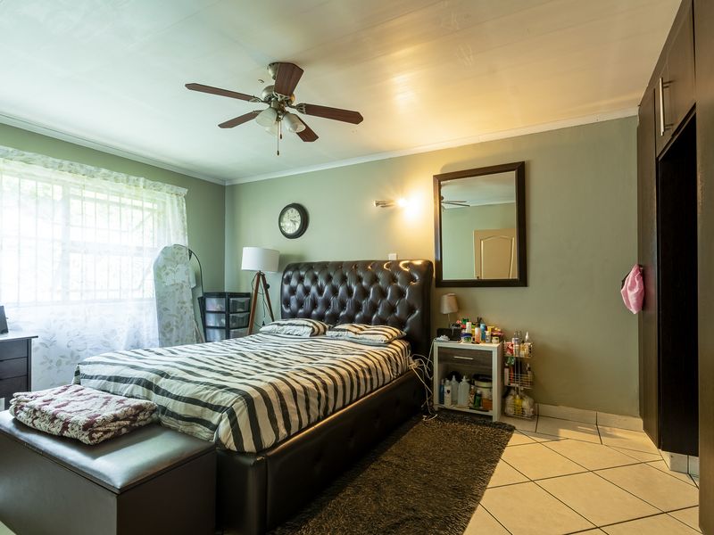 Warm & Inviting 2 Bedroom Simplex In Val-de-Grace! - Photo 7