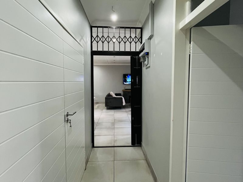 Sole Mandate - Photo 10