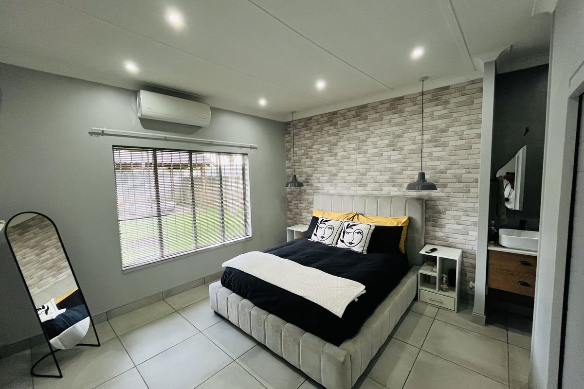 Sole Mandate - Photo 3