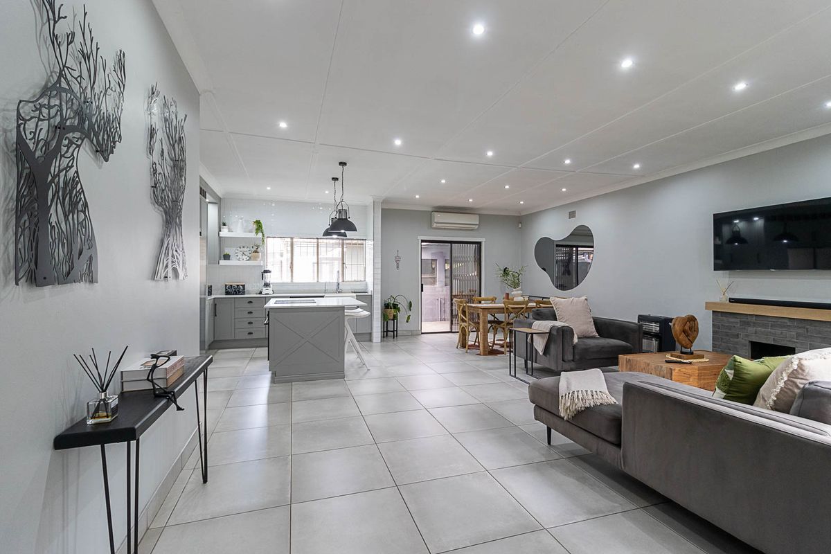 Sole Mandate - Photo 2