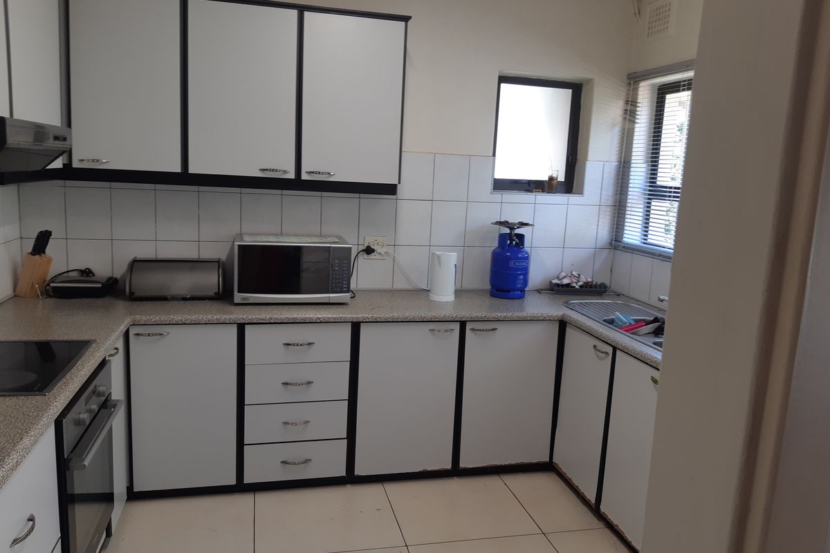 Your Dream Family Oasis Awaits! - Photo 3