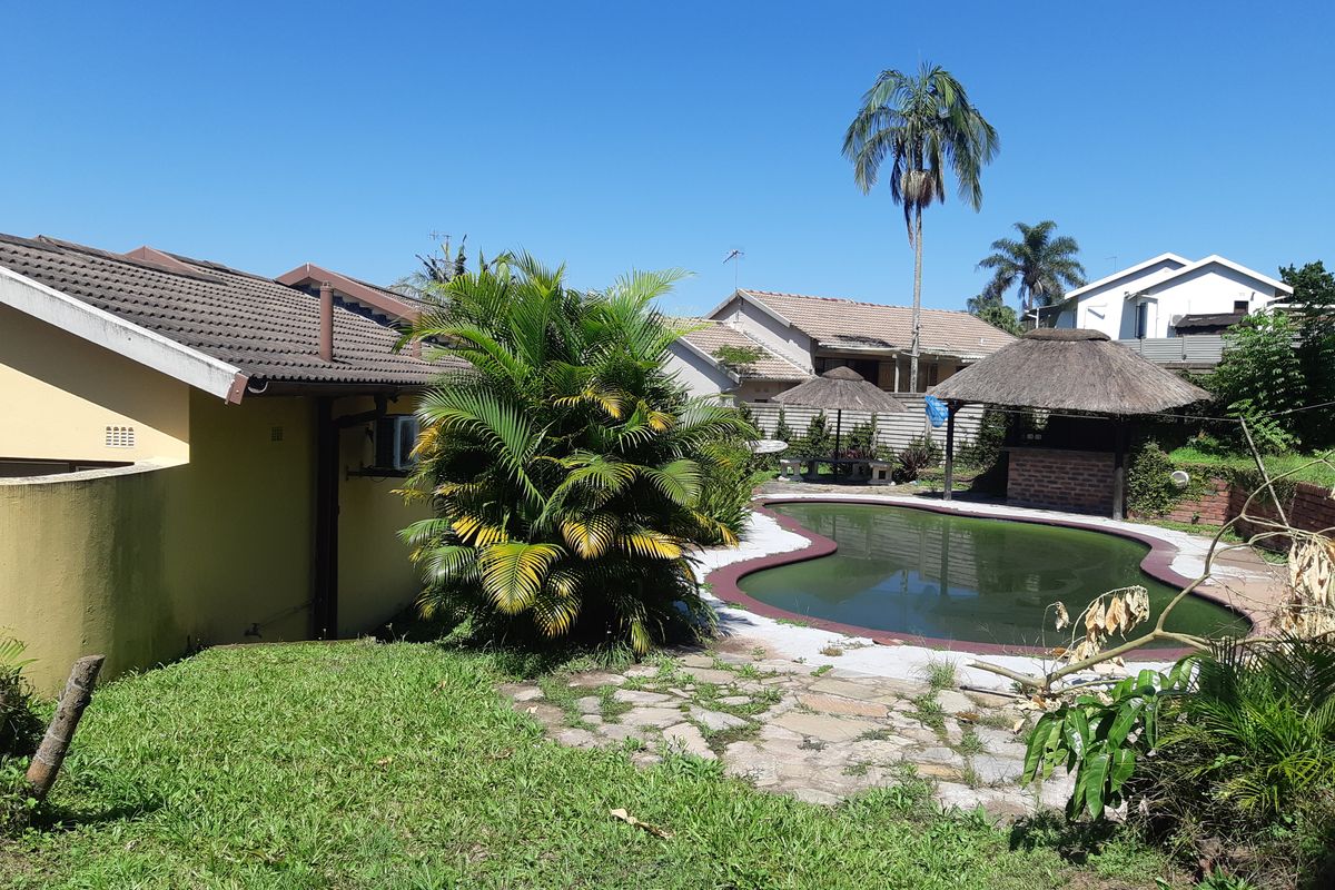 Your Dream Family Oasis Awaits! - Photo 2