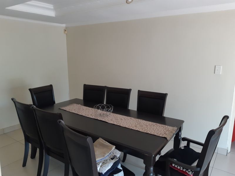 Your Dream Family Oasis Awaits! - Photo 8