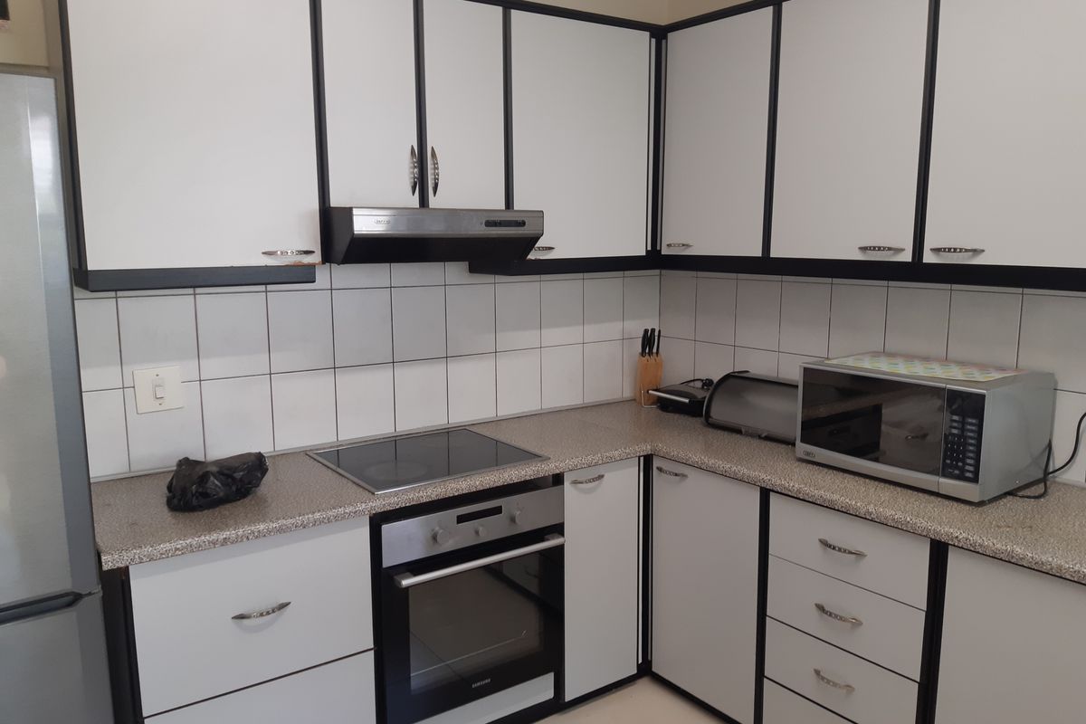 Your Dream Family Oasis Awaits! - Photo 4