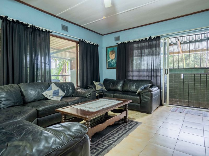 Spacious 3 Bedroom Home with Deck and Scenic Greenery Views - Photo 4