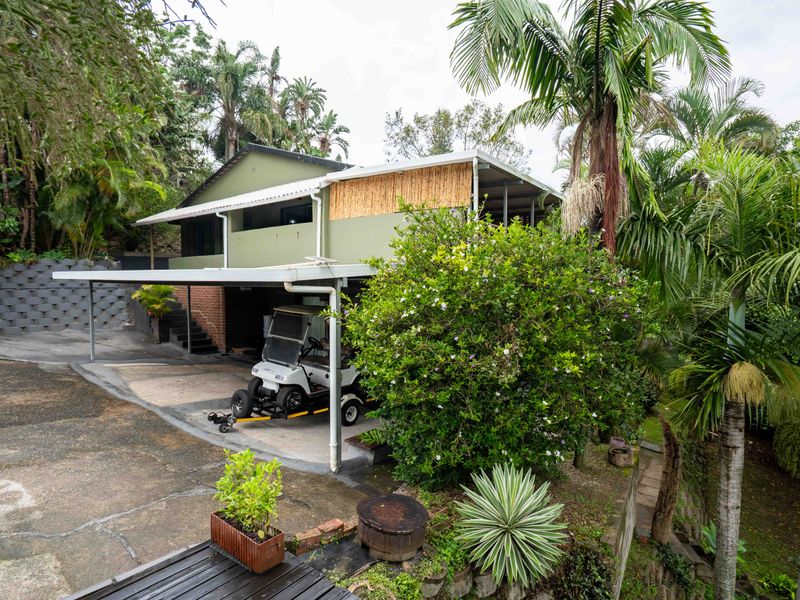 Spacious 3 Bedroom Home with Deck and Scenic Greenery Views - Photo 2